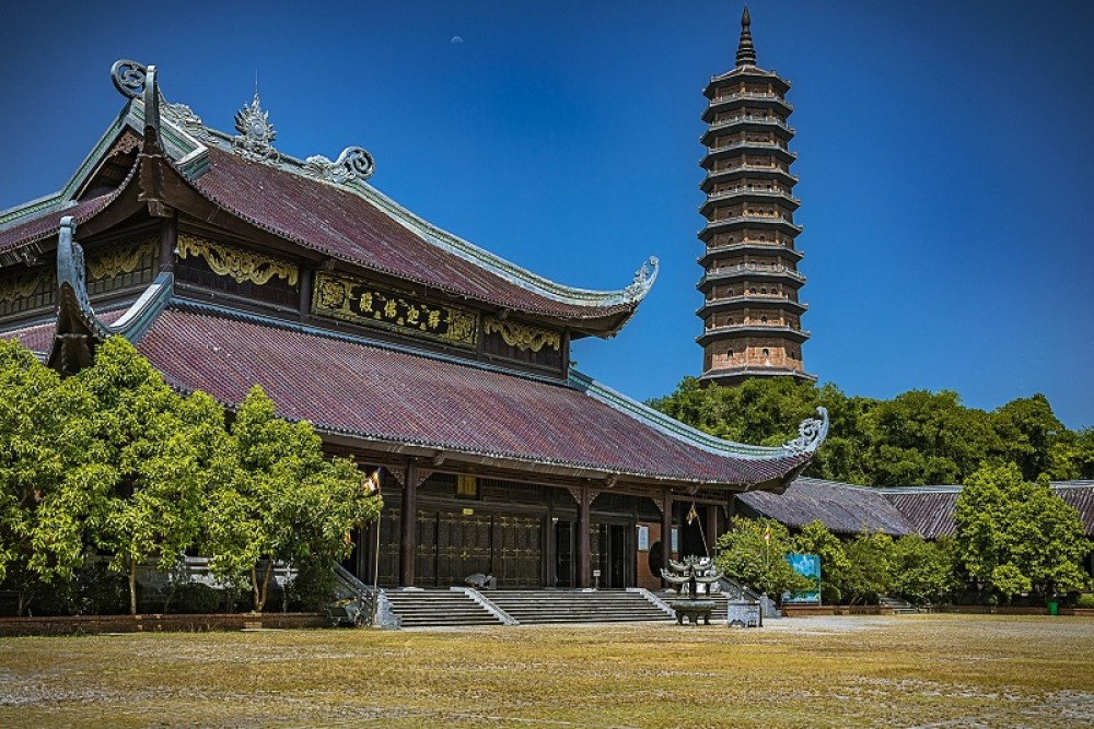 Bai Dinh Pagoda, Trang An Eco and Hang Mua Hiking Day Trip | ®ExcursionMania