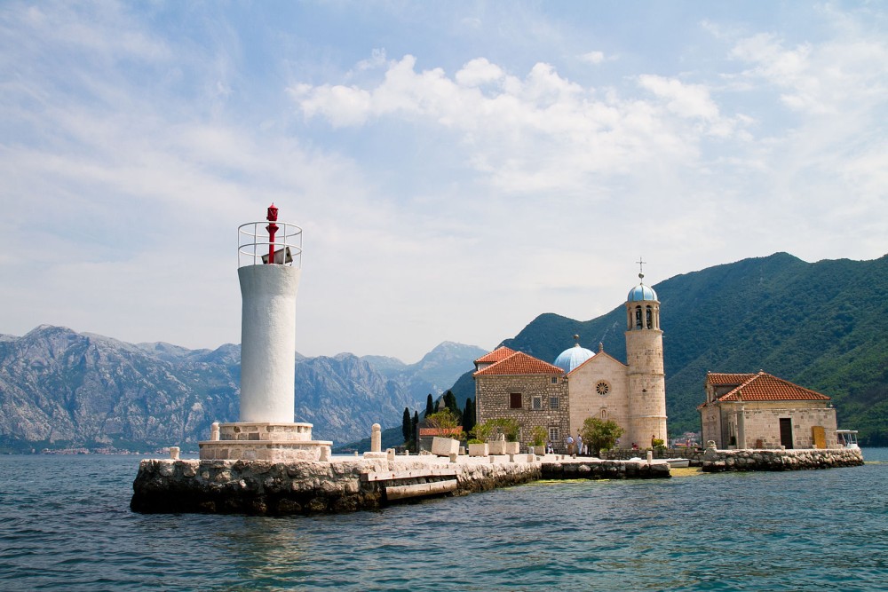 Dubrovnik: Montenegro Day Trip & Kotor Bay Short Boat Cruise | ®ExcursionMania