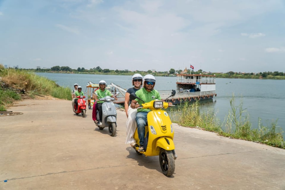Phnom Penh: Silk Island Tour by Vespa | ®ExcursionMania