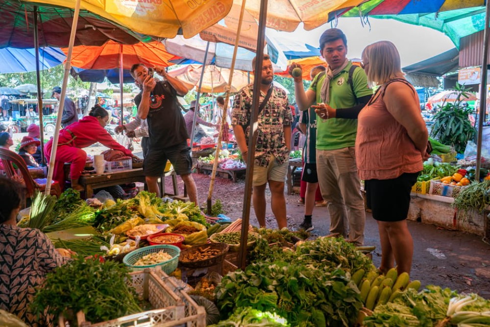 Phnom Penh: Silk Island Tour by Vespa | ®ExcursionMania