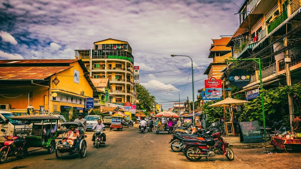 Phnom Penh: Silk Island Tour by Vespa | ®ExcursionMania