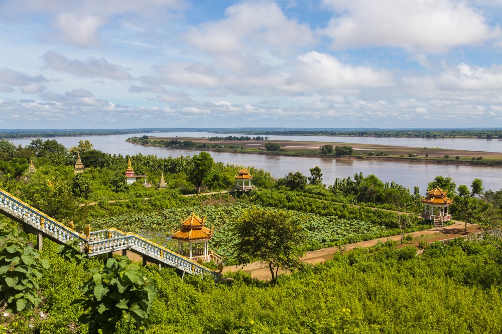 Phnom Penh: Silk Island Tour by Vespa | ®ExcursionMania