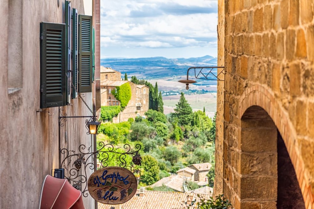 From Roma: Montepulciano and Montalcino, on the Wine Routes | ®ExcursionMania