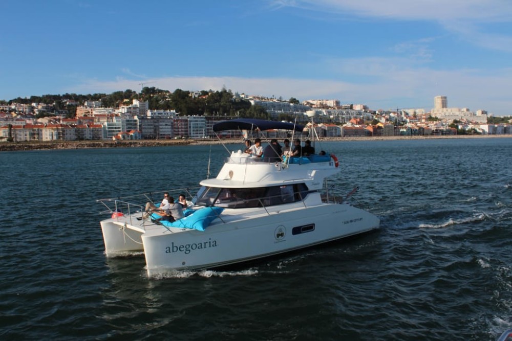 Lisbon: Private Luxury Catamaran Tour with Welcome Drink | ®ExcursionMania
