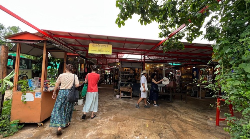 Siem Reap: Morning Foodie & Market Tour by Vespa | ®ExcursionMania