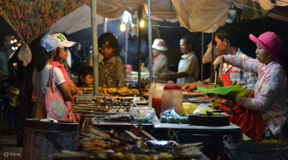 Siem Reap: Morning Foodie & Market Tour by Vespa | ®ExcursionMania
