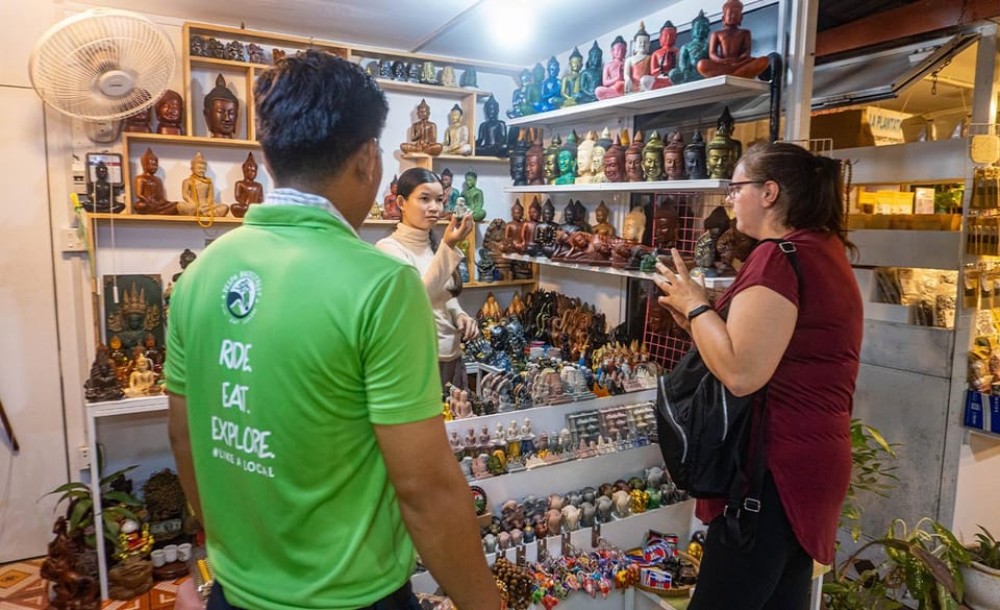 Siem Reap: Evening Foodie Vespa Tour | ®ExcursionMania
