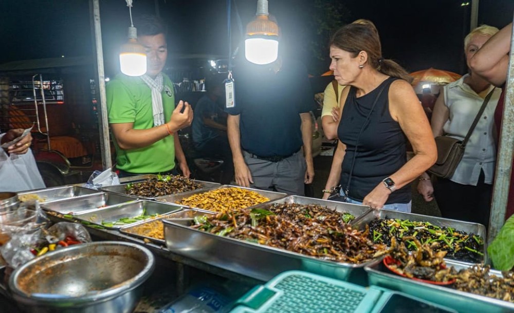Siem Reap: Evening Foodie Vespa Tour | ®ExcursionMania