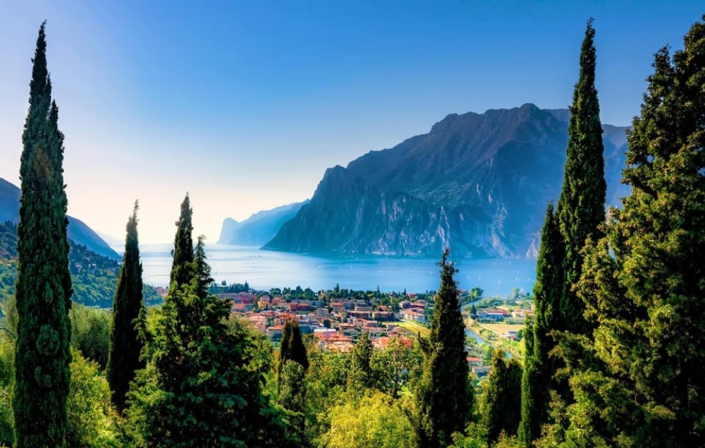 Milan: Verona Day Tour with a Lake Garda Cruise to Sirmione | ®ExcursionMania