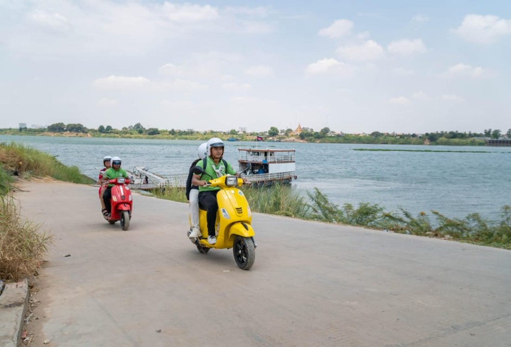 Phnom Penh Silk Island Sunset Haft Day Vespa Tour | ®ExcursionMania