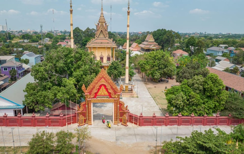 Phnom Penh Silk Island Sunset Haft Day Vespa Tour | ®ExcursionMania