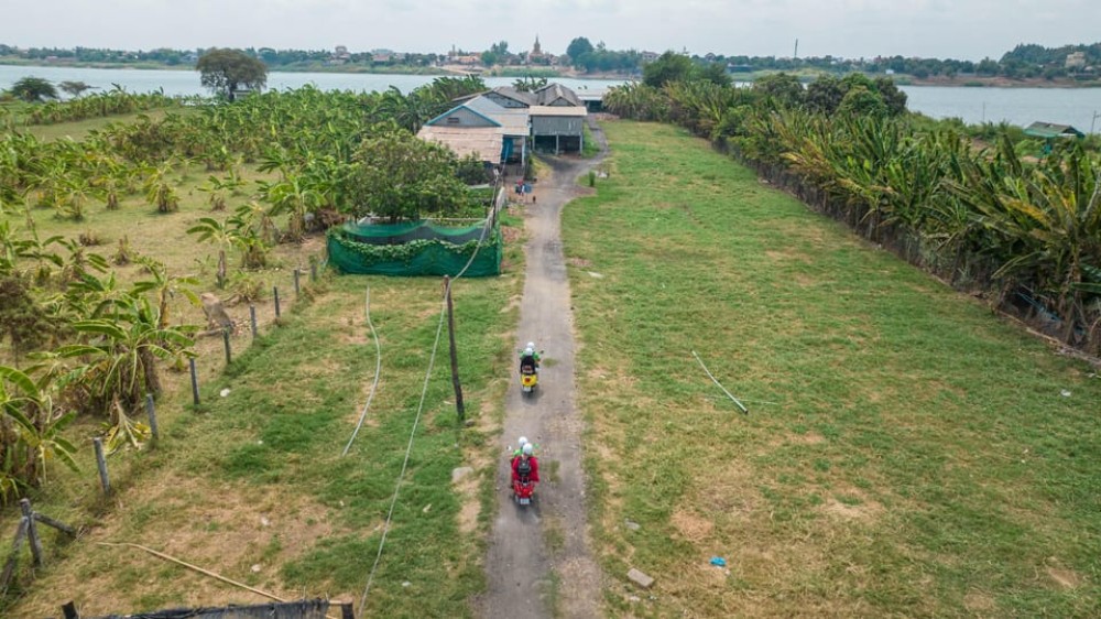 Phnom Penh Silk Island Sunset Haft Day Vespa Tour | ®ExcursionMania