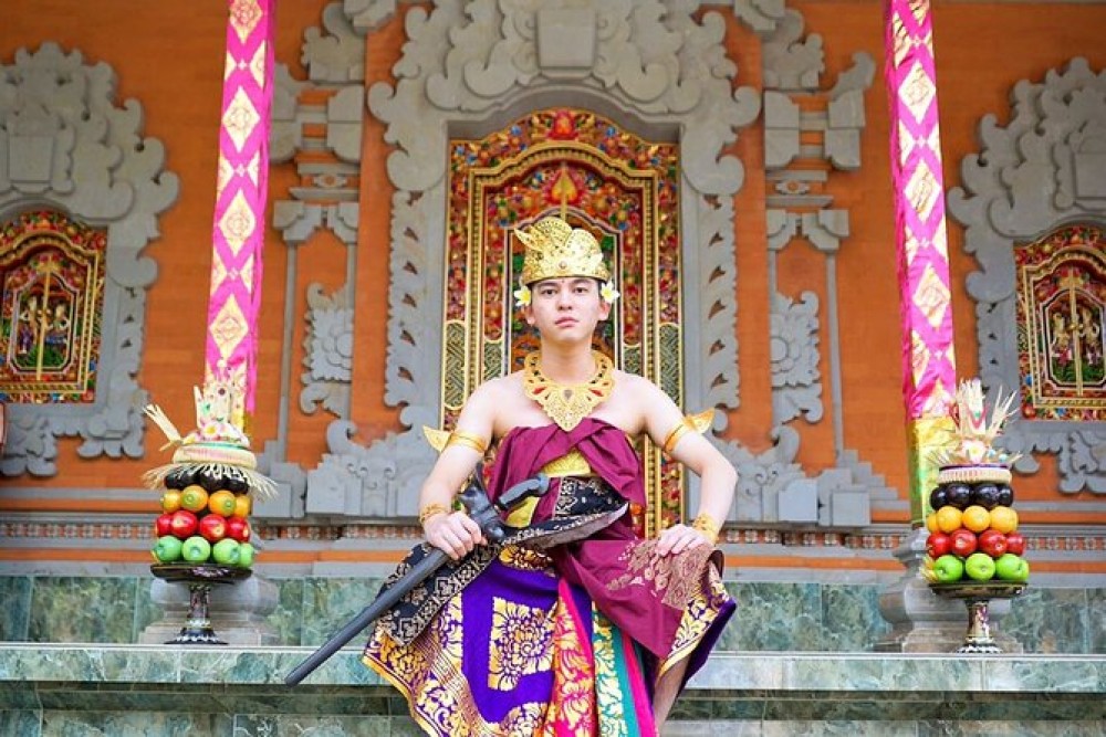 Ubud: Balinese Costume Photoshoot with Make Up | ®ExcursionMania