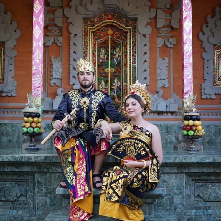Ubud: Balinese Costume Photoshoot with Make Up | ®ExcursionMania
