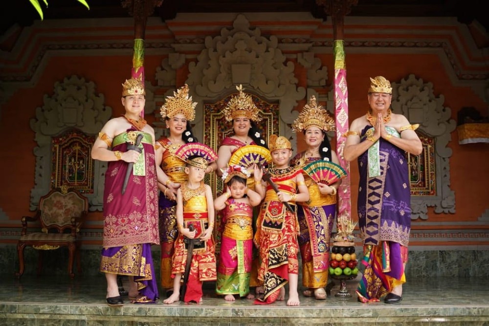 Ubud: Balinese Costume Photoshoot with Make Up | ®ExcursionMania