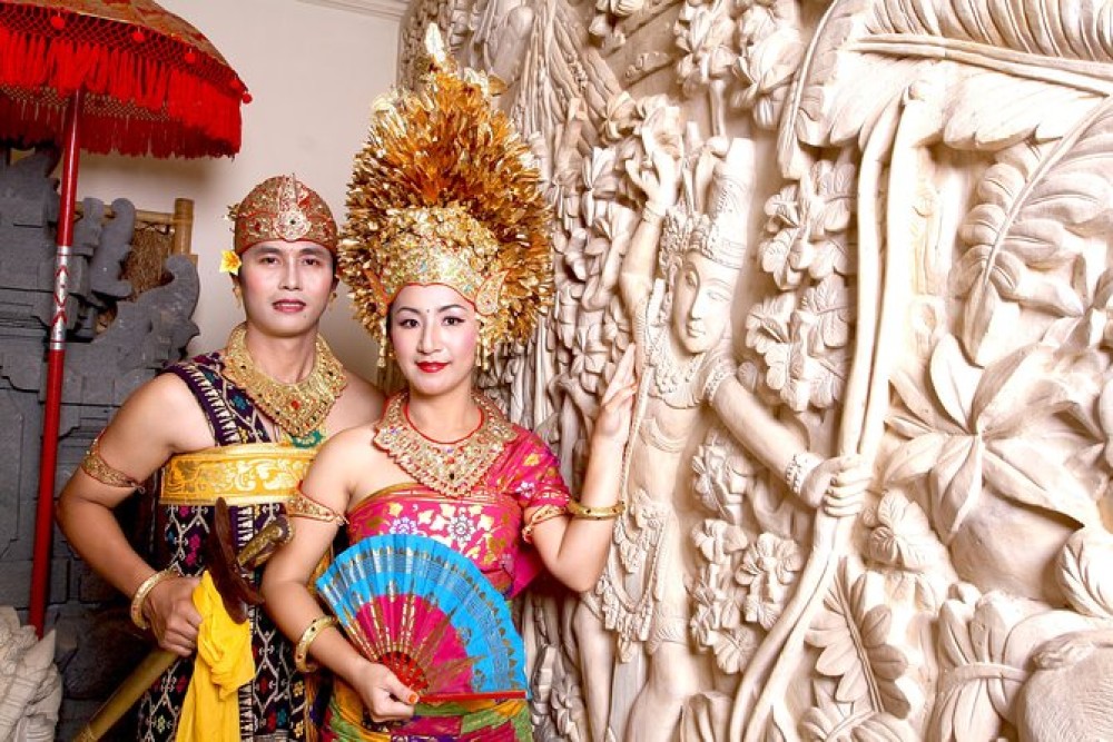 Ubud: Balinese Costume Photoshoot with Make Up | ®ExcursionMania