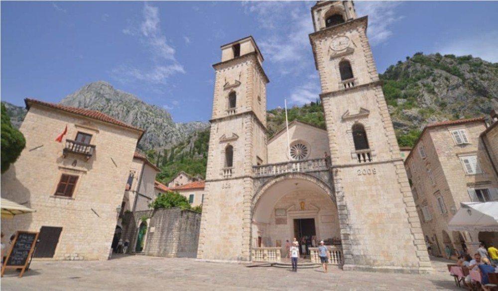 From Dubrovnik: Montenegro Day Trip with Cruise in Kotor Bay | ®ExcursionMania