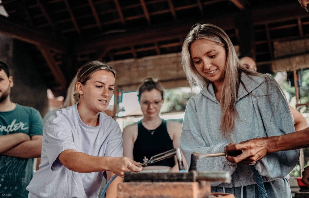 Ubud Center: Silver Class Experience with 7gr Hand Made | ®ExcursionMania