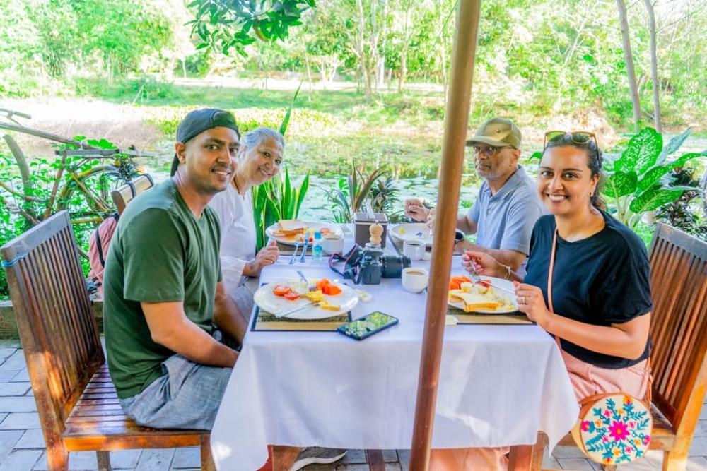 Angkor Wat: Sunrise Jeep Tour with Breakfast and Lunch | ®ExcursionMania