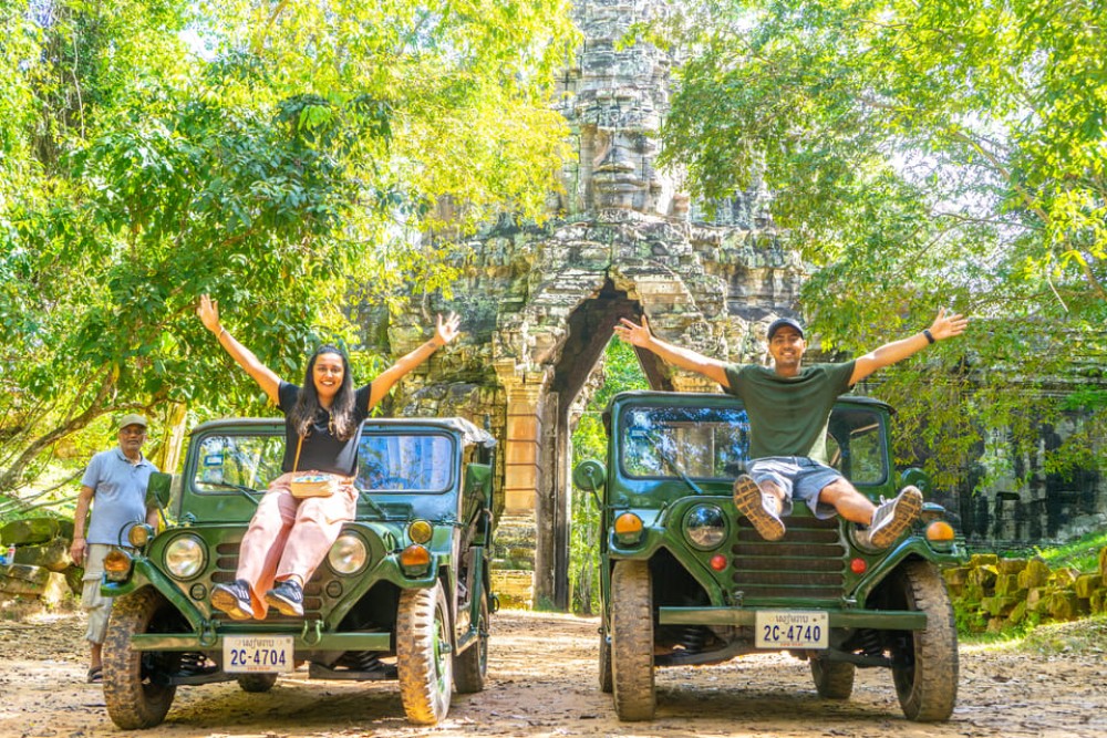 Angkor Wat: Sunrise Jeep Tour with Breakfast and Lunch | ®ExcursionMania