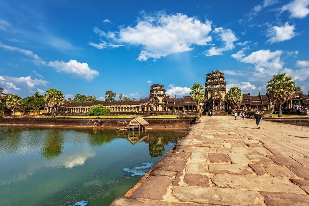 Angkor Wat: Sunrise Jeep Tour with Breakfast and Lunch | ®ExcursionMania