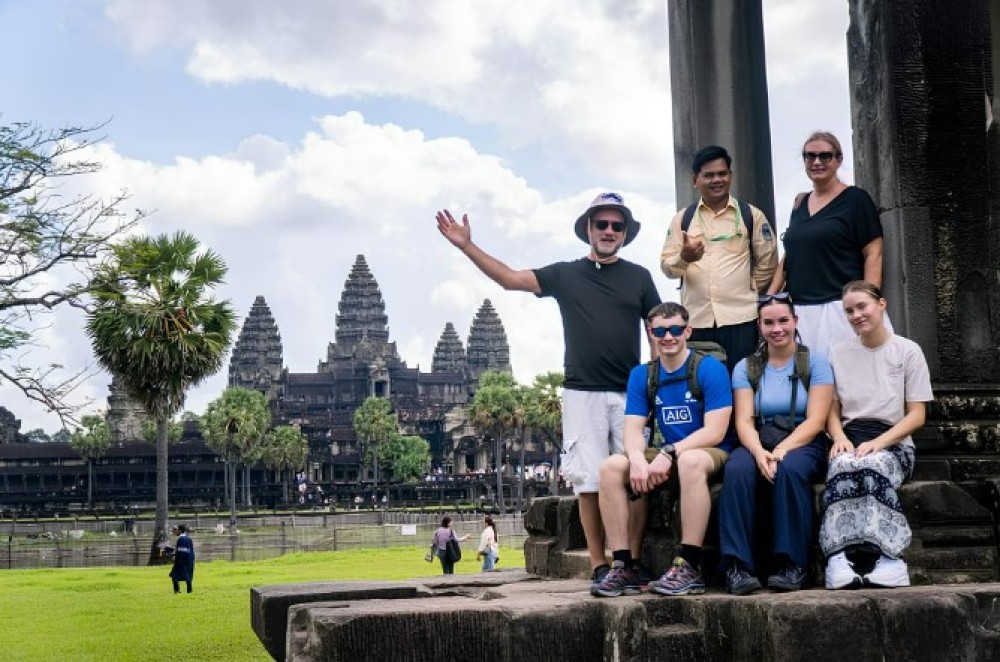 Angkor Wat: Guided Vespa Tour inclusive lunch at local house | ®ExcursionMania
