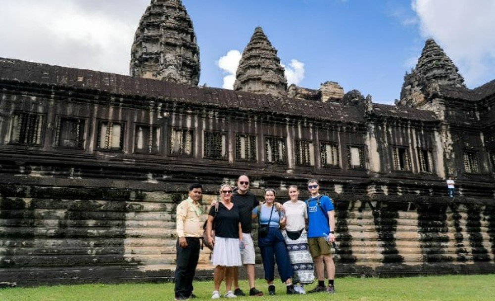 Angkor Wat: Guided Vespa Tour inclusive lunch at local house | ®ExcursionMania
