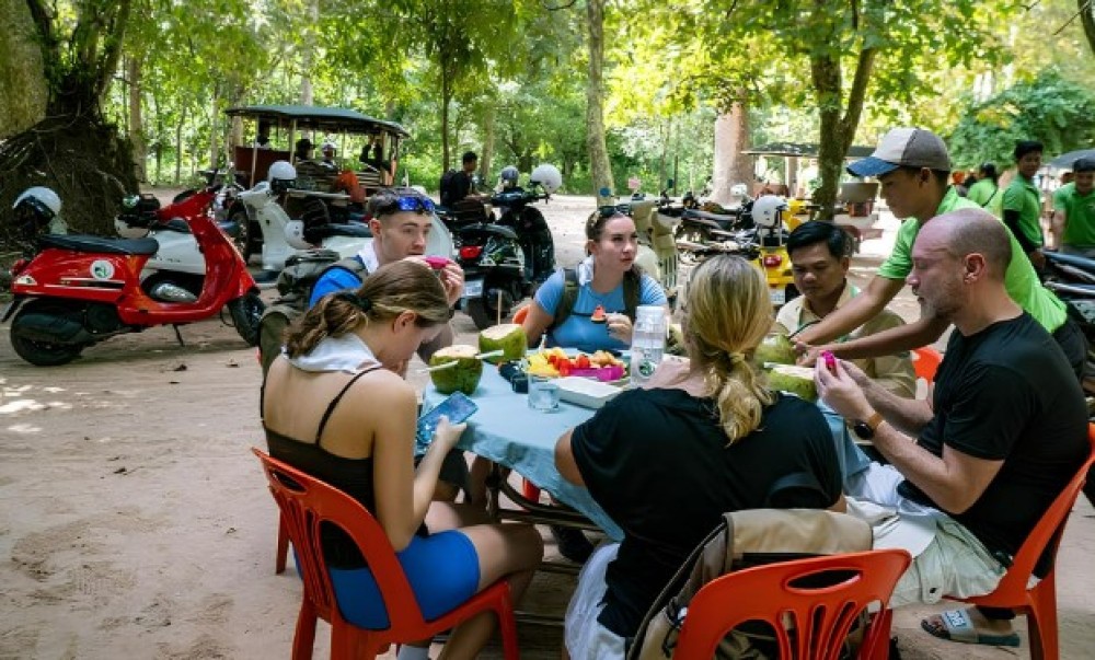 Angkor Wat: Guided Vespa Tour inclusive lunch at local house | ®ExcursionMania