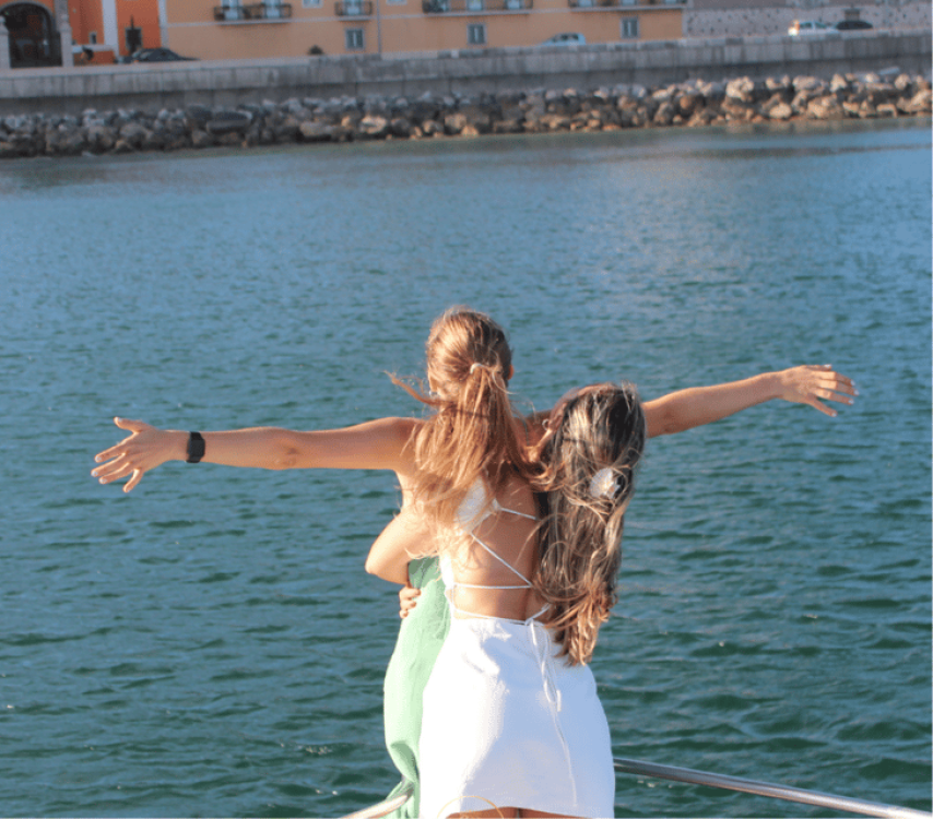 Lisbon: 2h Private Luxury Sunset Cruise with Welcome Drink | ®ExcursionMania