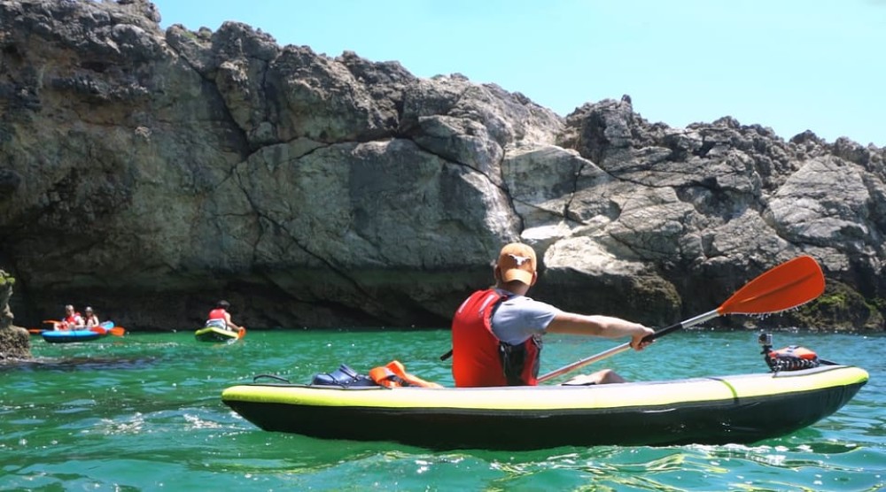 Lisbon: Full-Day Kayak Tour with Picnic and Transfer | ®ExcursionMania