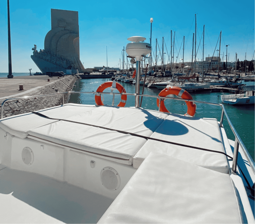 Lisbon: Sunset and Wine Catamaran Tour | ®ExcursionMania