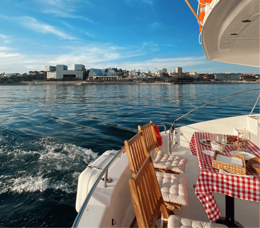 Lisbon: Sunset and Wine Catamaran Tour | ®ExcursionMania