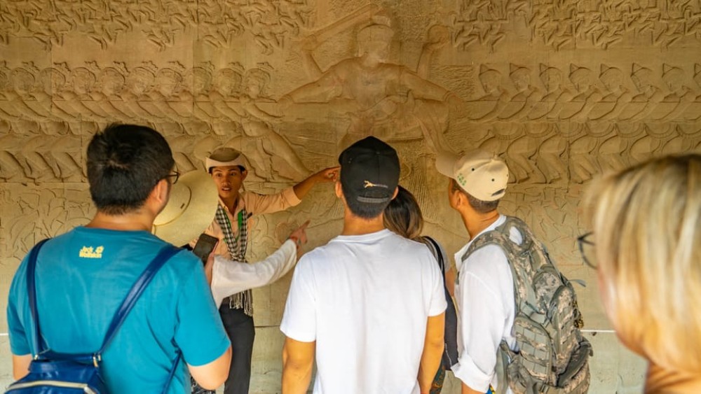 Angkor Wat: Guided Jeep Tour Inclusive lunch at local house | ®ExcursionMania