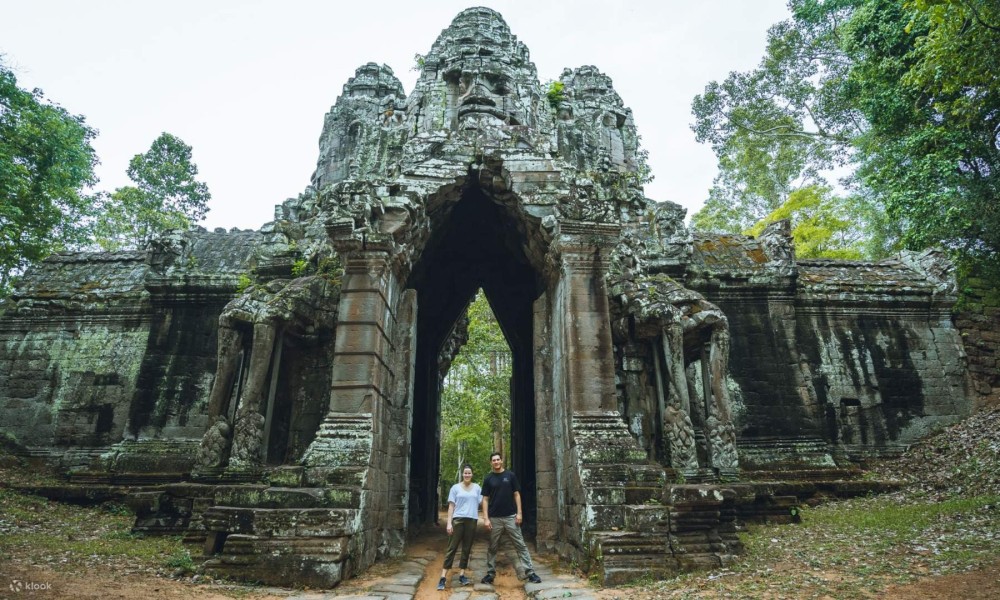 Angkor Wat: Guided Jeep Tour Inclusive lunch at local house | ®ExcursionMania