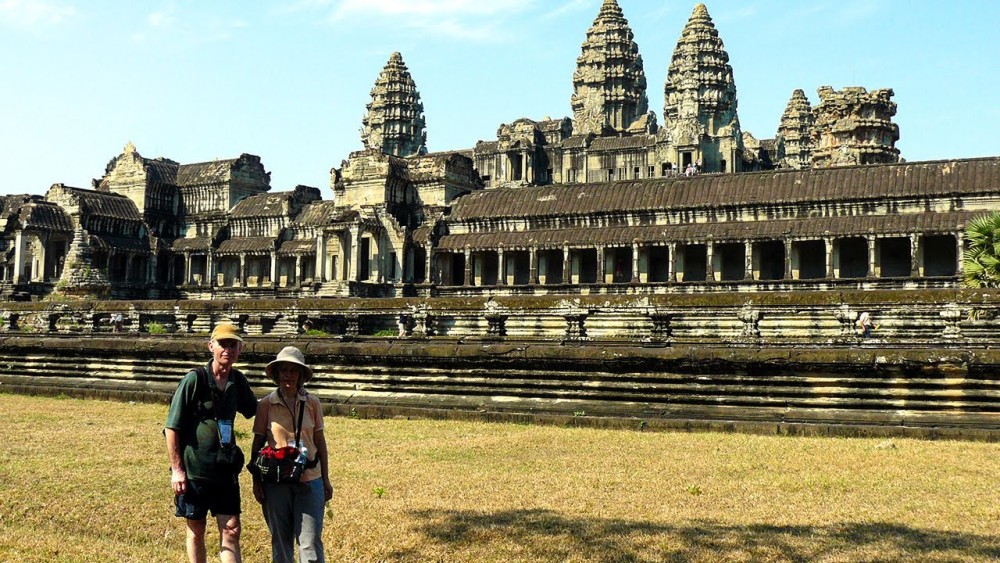 Angkor Wat: Guided Jeep Tour Inclusive lunch at local house | ®ExcursionMania
