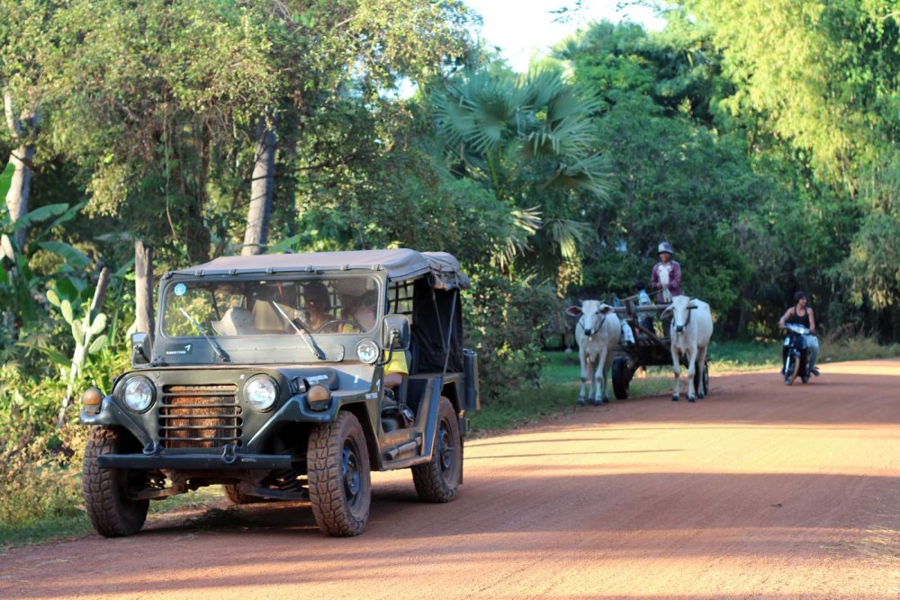 Angkor Wat: Guided Jeep Tour Inclusive lunch at local house | ®ExcursionMania