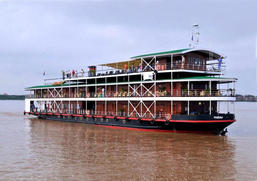 Phnom Penh Vespa City Tour  River Cruise with drinks | ®ExcursionMania