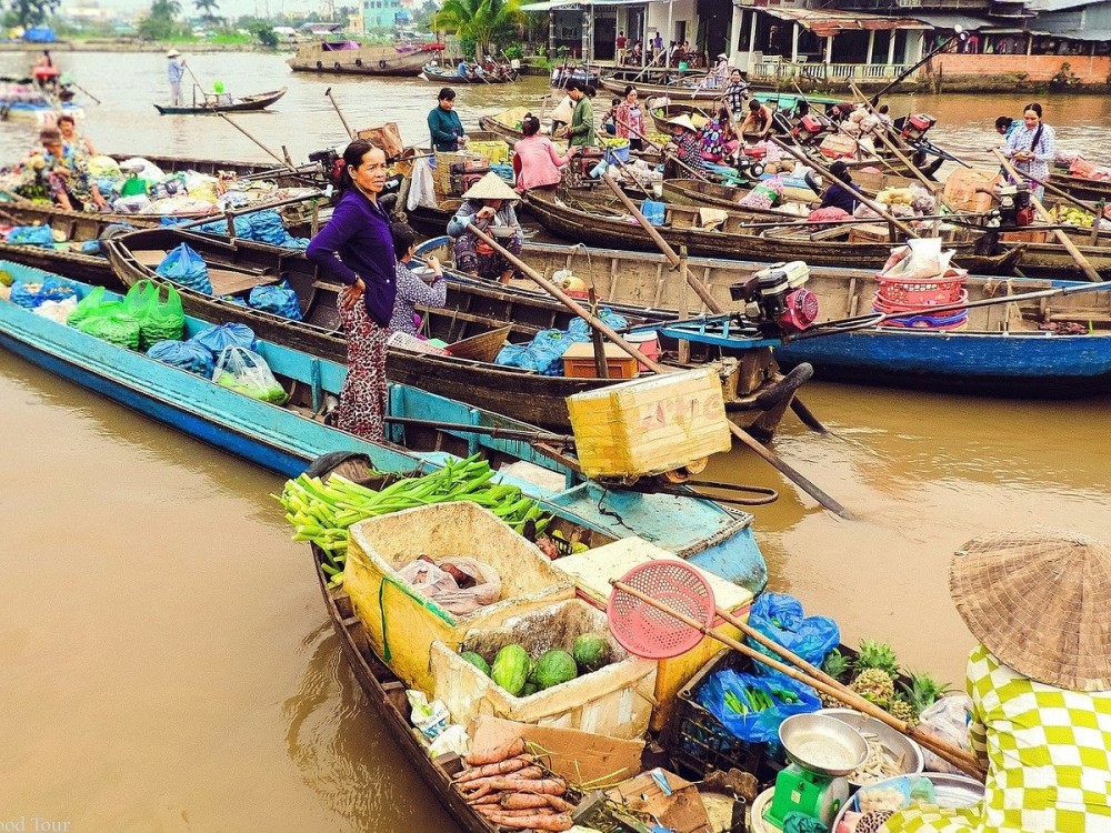 Phnom Penh Vespa City Tour  River Cruise with drinks | ®ExcursionMania