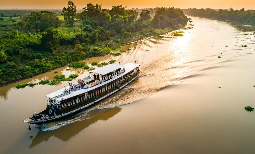 Phnom Penh Vespa City Tour  River Cruise with drinks | ®ExcursionMania