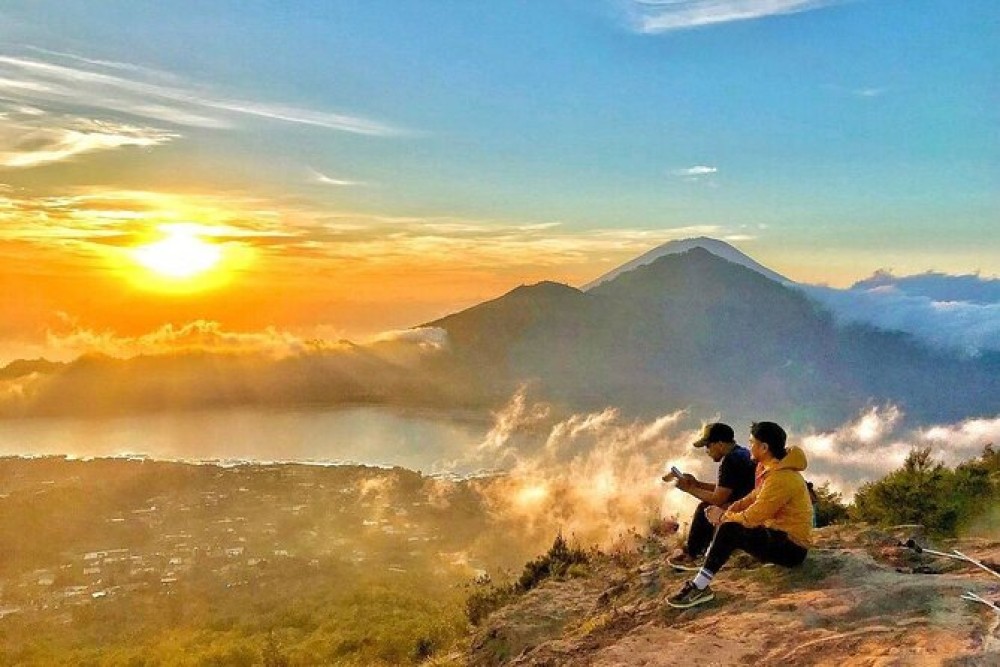 Mount Batur Sunset Trekking - Bali Trekking Packages 2022 | ®ExcursionMania