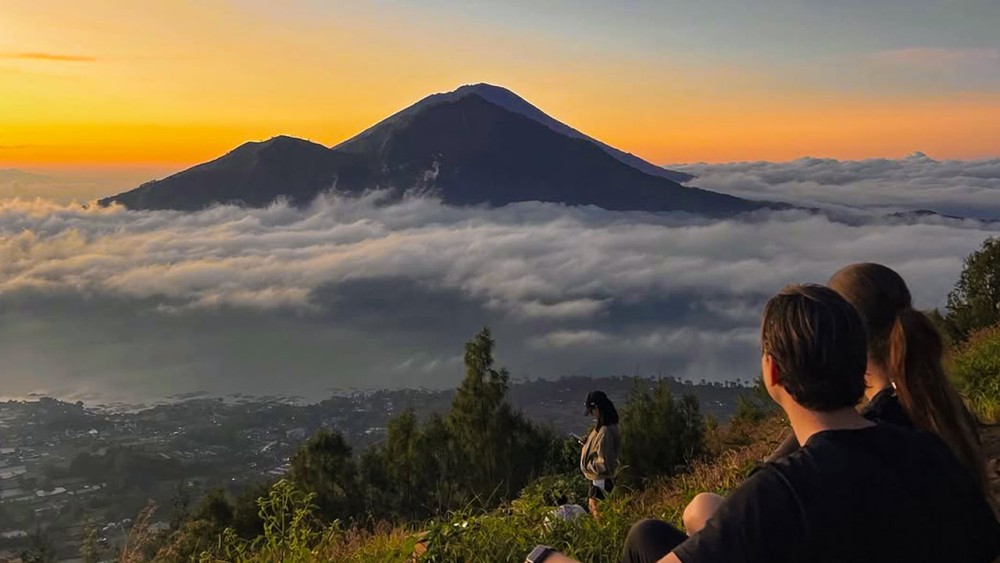 Mount Batur Sunset Trekking - Bali Trekking Packages 2022 | ®ExcursionMania