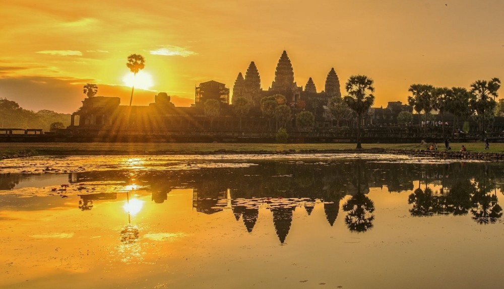 Siem Reap: Angkor Sunset Tour by Jeep with Boat Ride | ®ExcursionMania