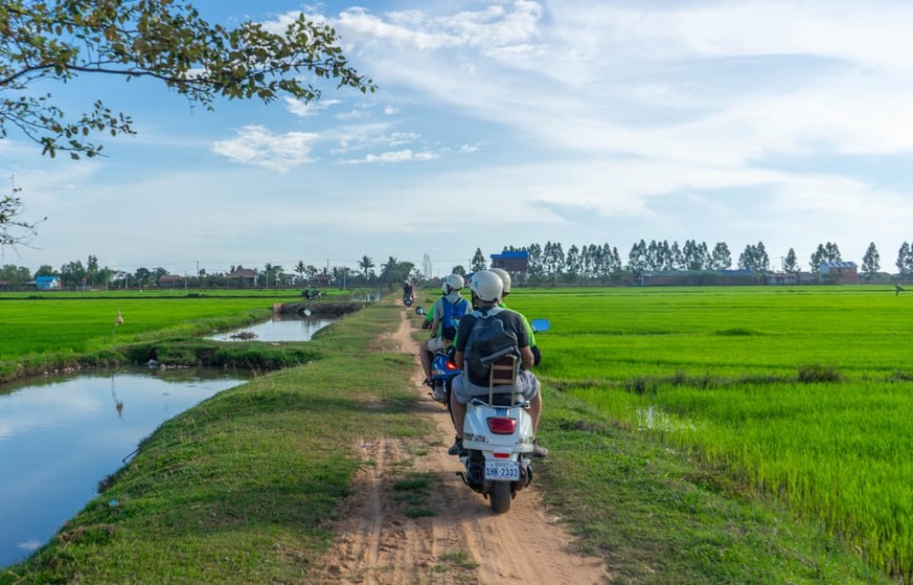 Siem Reap: Sunset Guided Vespa Tour & Local Villages | ®ExcursionMania