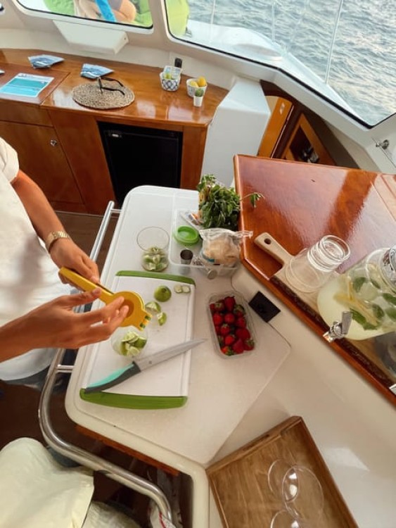 Lisbon: Mojito Sailing Sunset on a Catamaran | ®ExcursionMania
