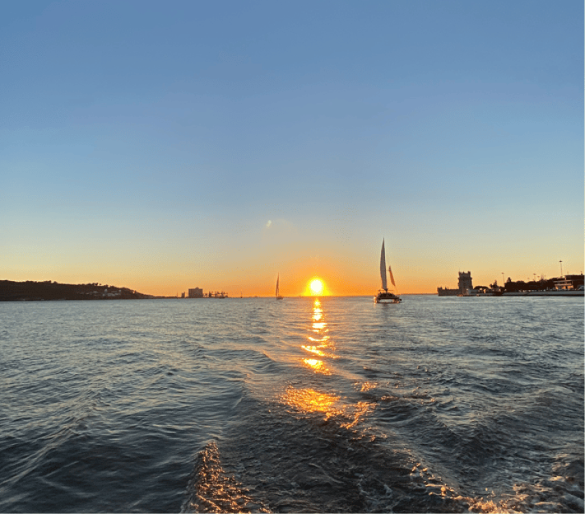 Lisbon: Mojito Sailing Sunset on a Catamaran | ®ExcursionMania