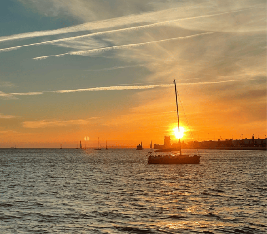 Lisbon: Mojito Sailing Sunset on a Catamaran | ®ExcursionMania