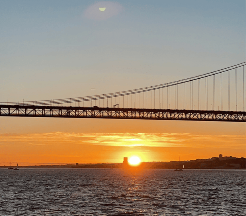 Lisbon: Mojito Sailing Sunset on a Catamaran | ®ExcursionMania