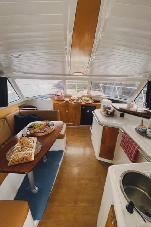 Lisbon: Brunch on Board a Beautifull Catamaran Private | ®ExcursionMania
