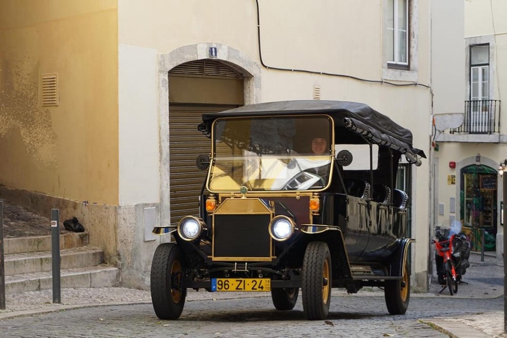 Lisbon: Private Sightseeing Tour in a Vintage Tuk Tuk | ®ExcursionMania