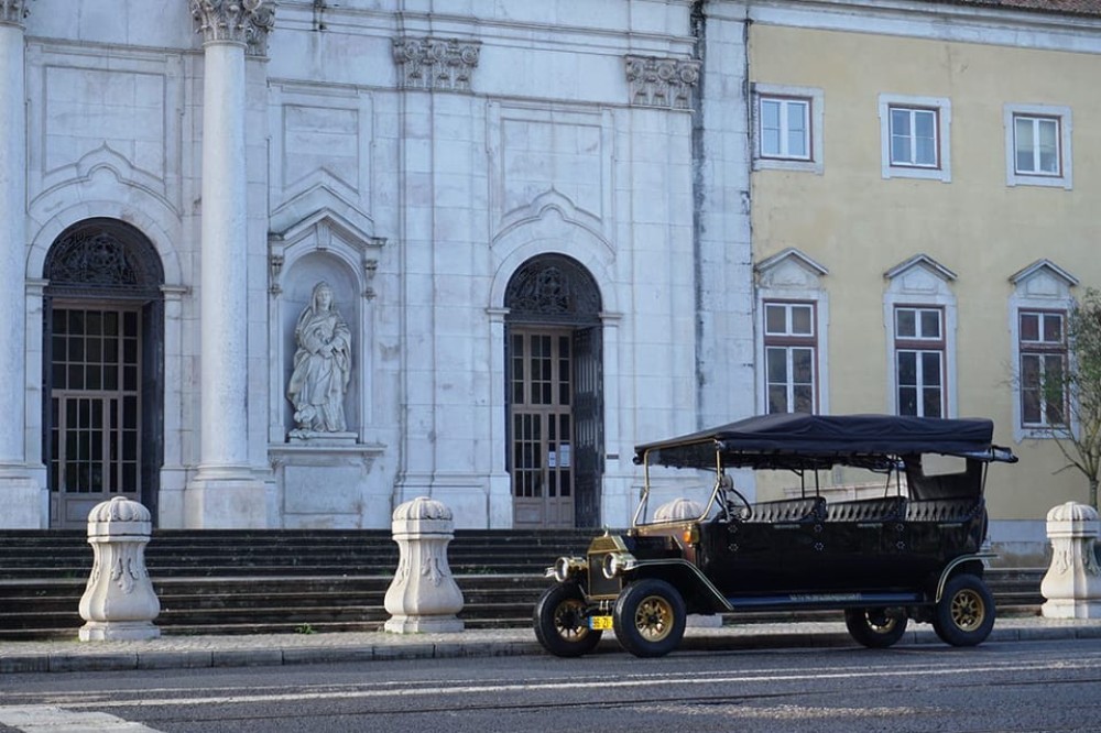 Lisbon: Private Sightseeing Tour in a Vintage Tuk Tuk | ®ExcursionMania